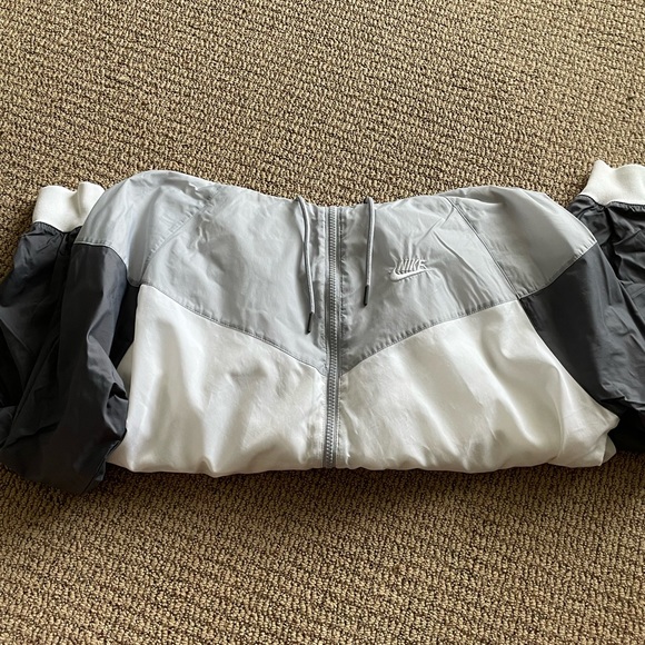 Men’s Nike windbreaker - Picture 3 of 5